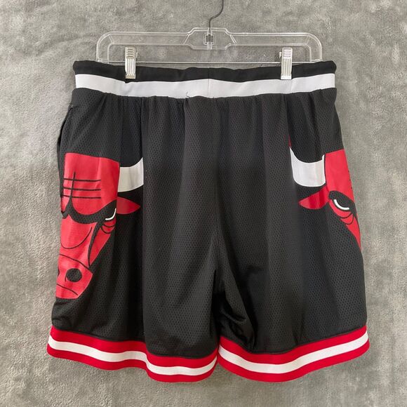 NBA Ultra Game Drawstring Chicago Bulls Logo Basketball shorts Boys L Pockets. - Picture 1 of 10